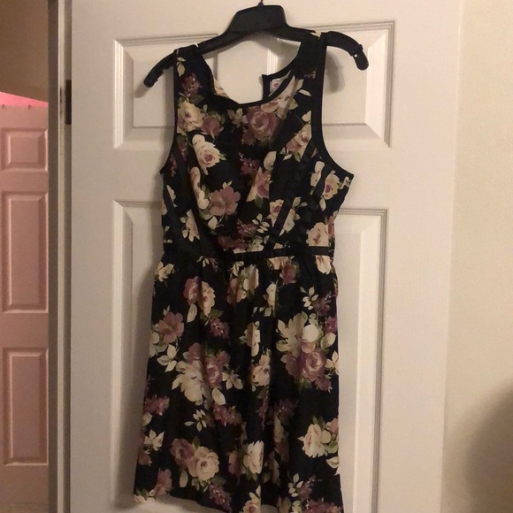 Very pretty black dress (size 9) - Picture 1 of 3